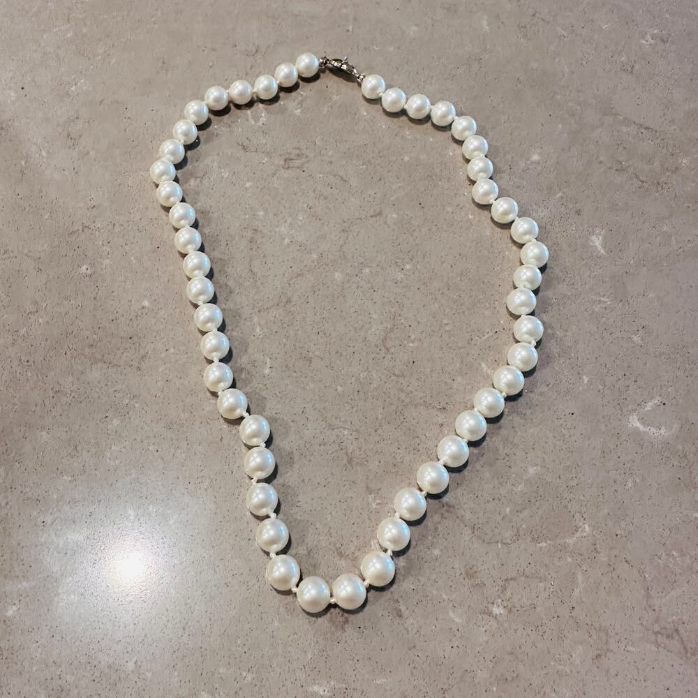 Vintage Monet Faux Pearl Necklace-Classic Gold-Tone Clasp - Picture 6 of 10